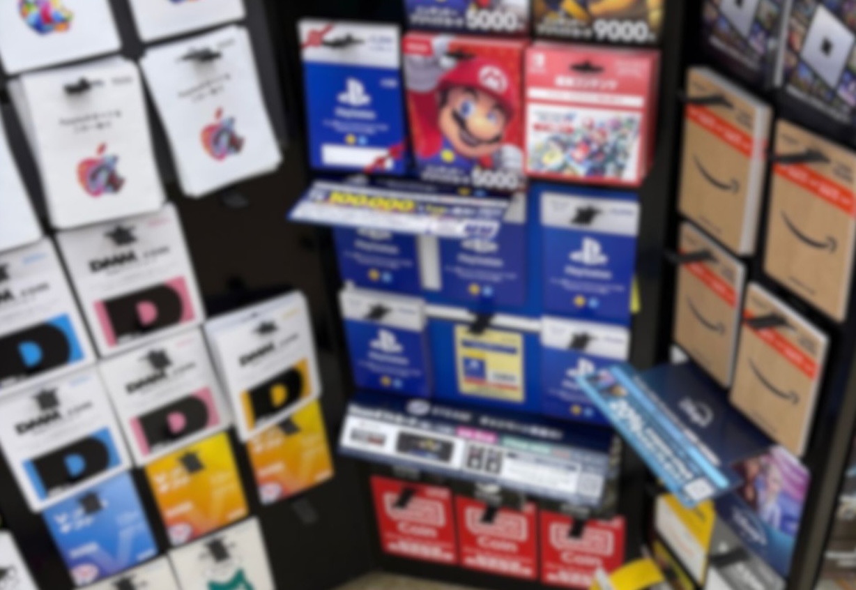 コンビニのプリペイドカードコーナー